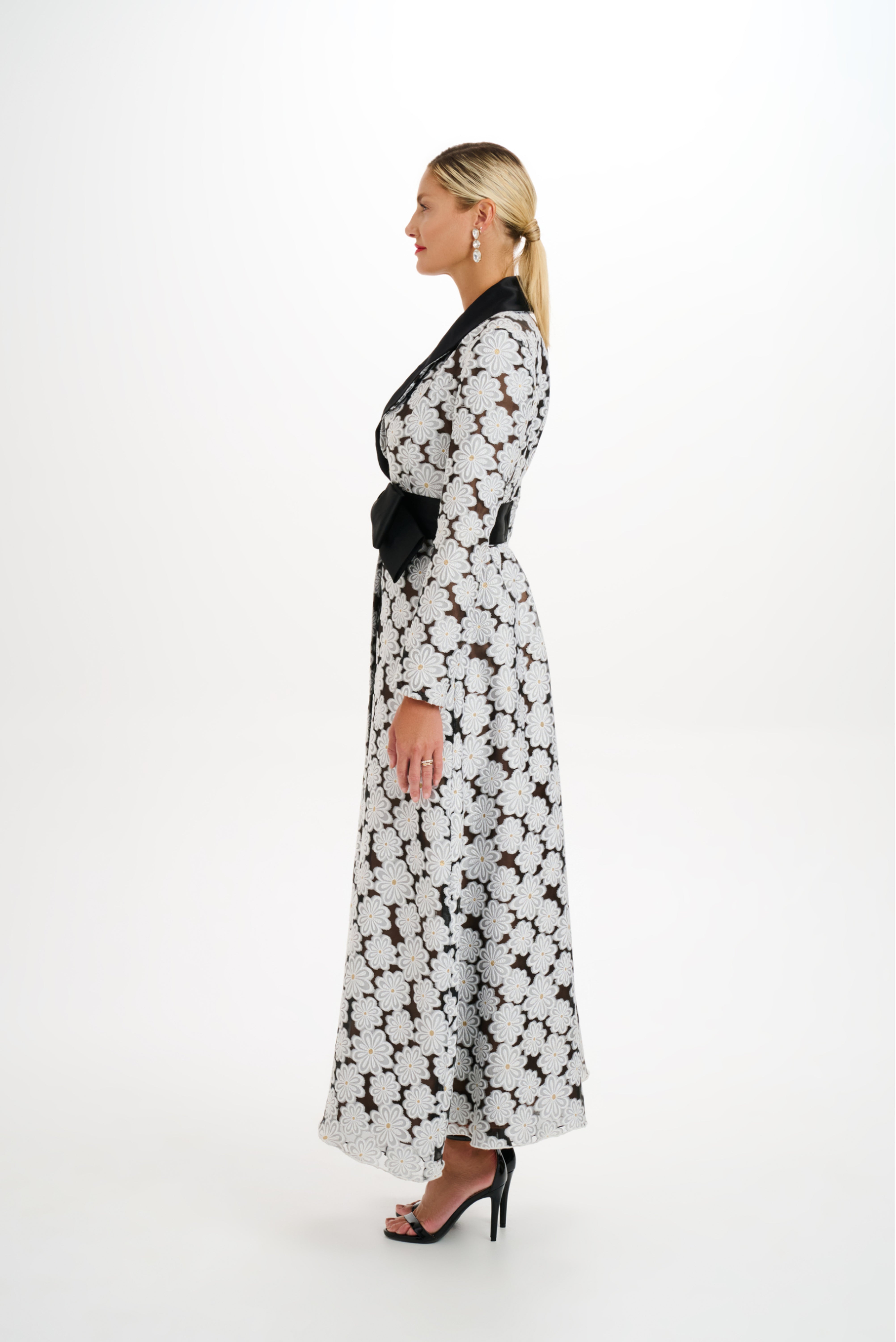 Embroidered Flower Organza Escalope Collar Trench Dress